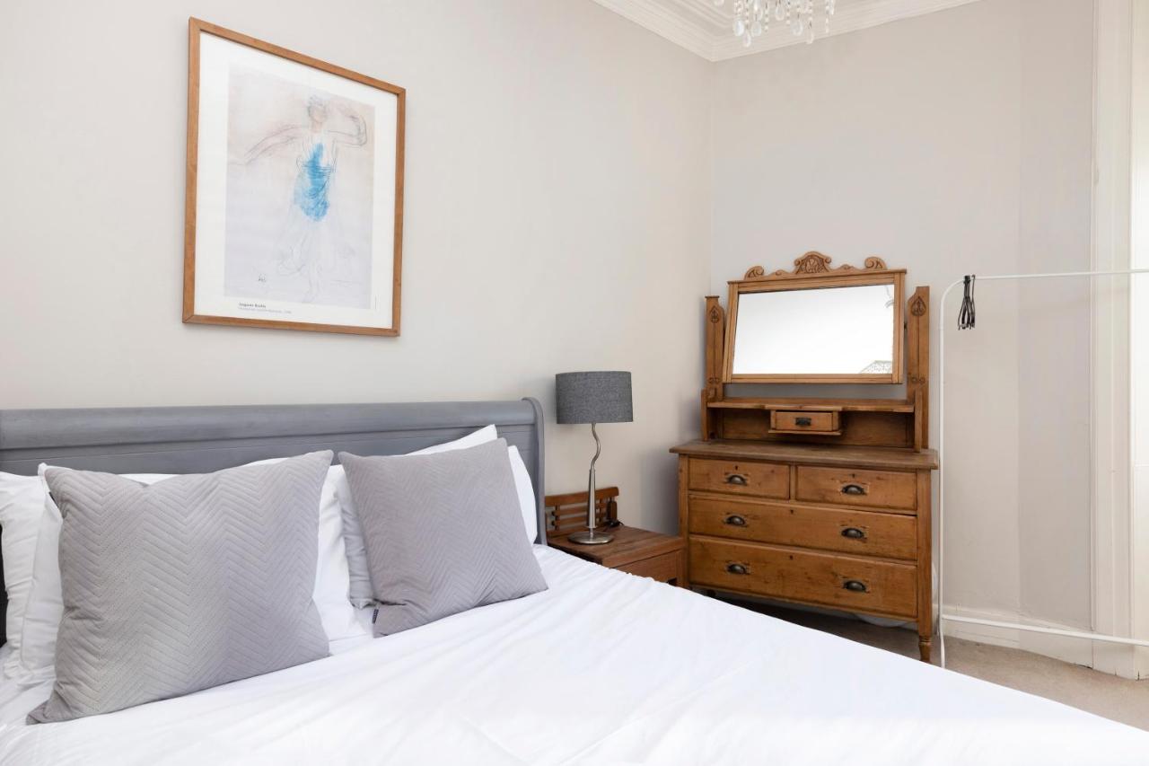 Joivy Old Town 1-Bed Apartment With Stunning Views Édimbourg Extérieur photo